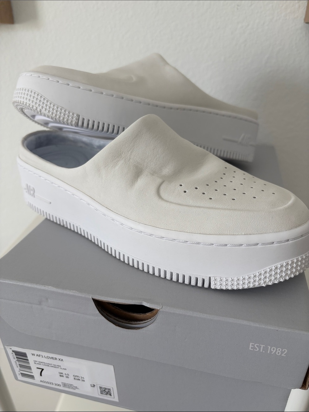 New in Box Nike Women’s White Slip-On Air Force 1 size 7
AF1